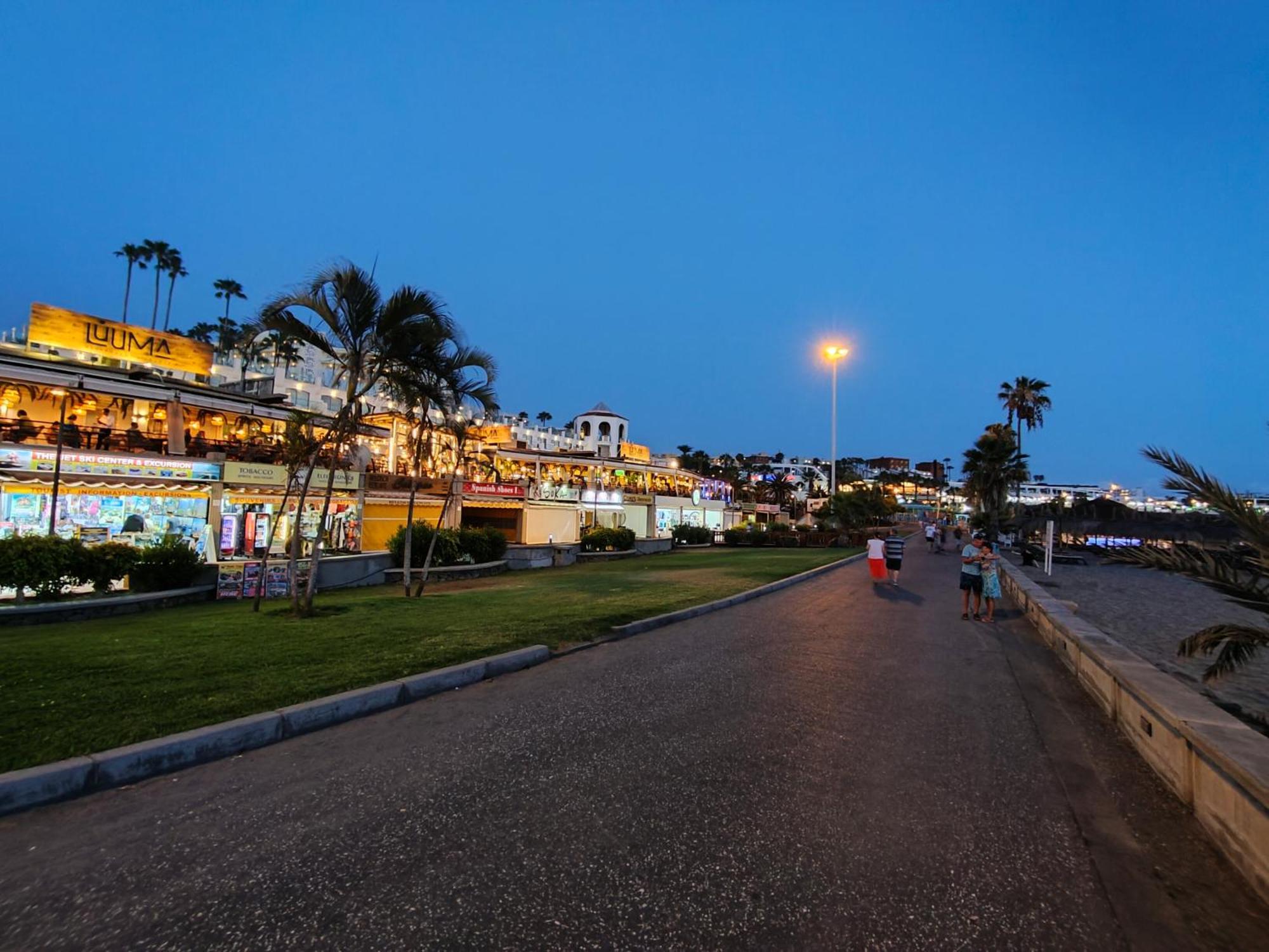 Malibu Park Apartments Sol 아데제 객실 사진